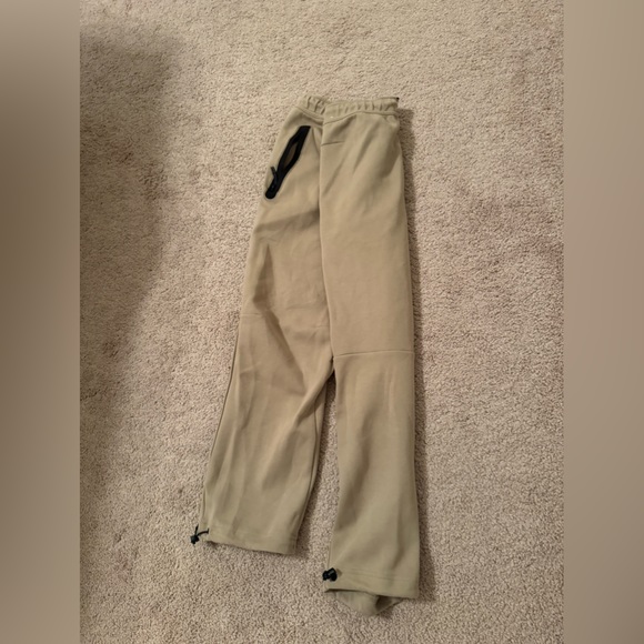 Nike tech pants - Picture 2 of 2